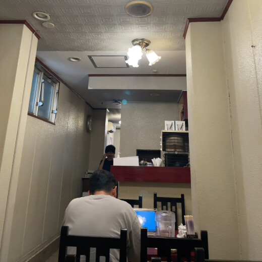 餃老伯　店内